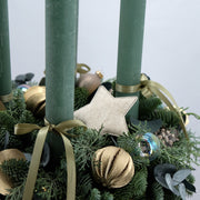 Natürlicher Adventskranz mit hohen Kerzen in Eukalyptusgrün | 35cm